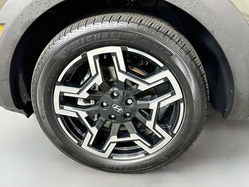 Certified 2025 Hyundai Santa Cruz Limited AWD/4WD image 32