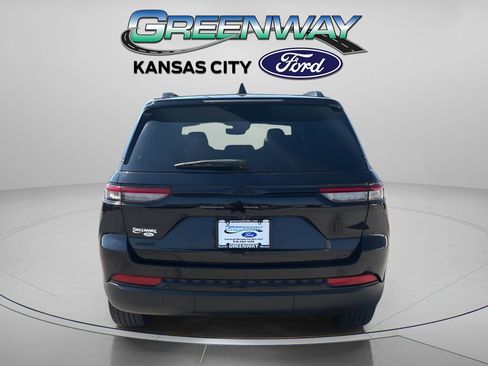 Used 2023 Jeep Grand Cherokee Altitude AWD/4WD image 6