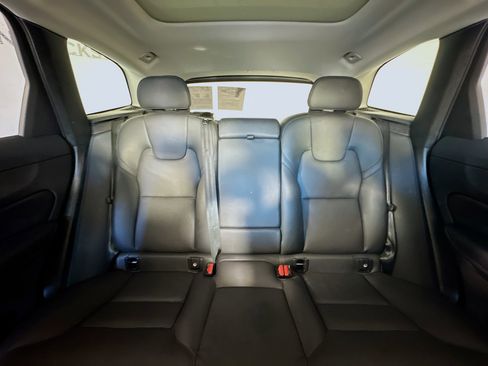 Used 2025 Volvo XC60 B5 Plus image 27