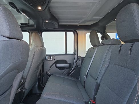 Used 2024 Jeep Wrangler Unlimited image 6