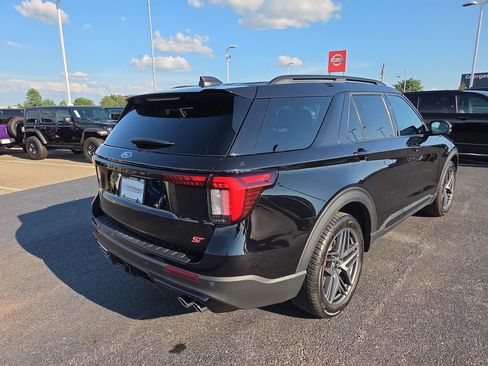 Used 2025 Ford Explorer ST AWD/4WD image 7