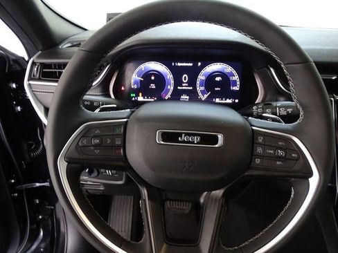 Certified 2025 Jeep Grand Cherokee Laredo X w/ Luxury Tech Group I AWD/4WD image 6