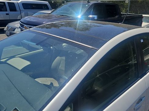 Used 2013 Toyota Prius Four w/ Deluxe Solar Roof Pkg FWD image 5