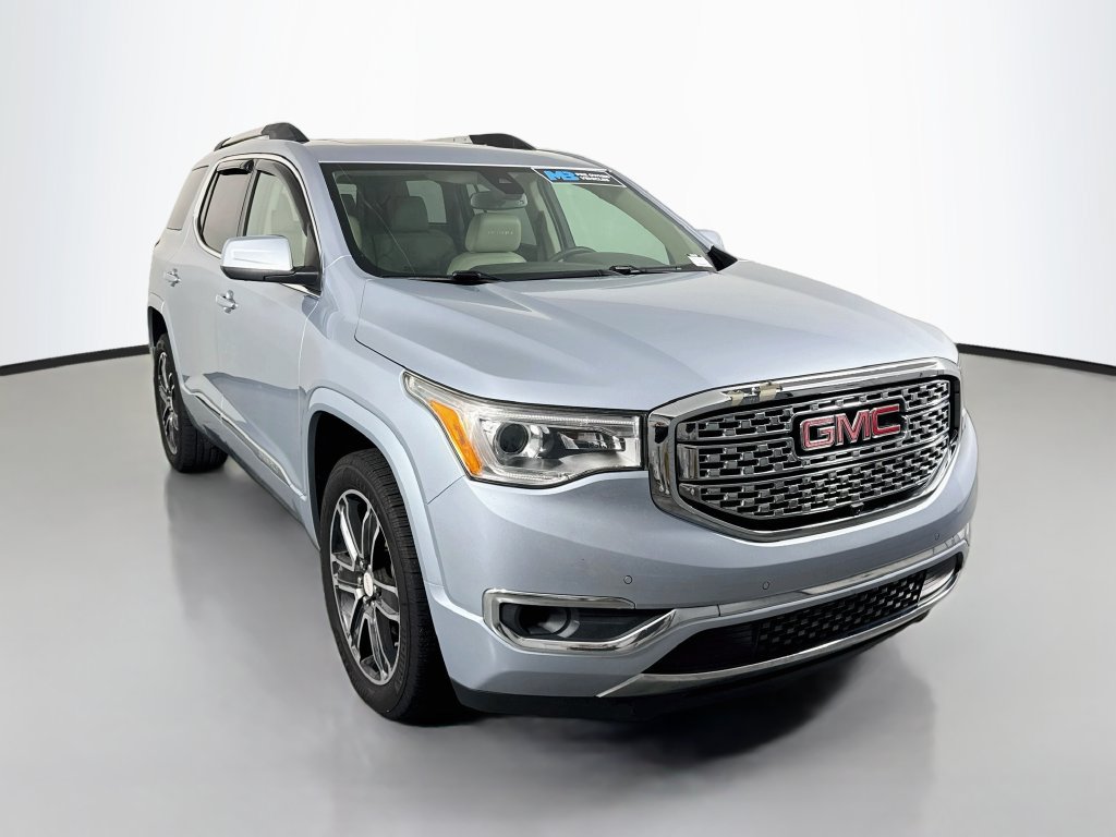Used 2017 GMC Acadia Denali w/ Technology Package FWD image 3