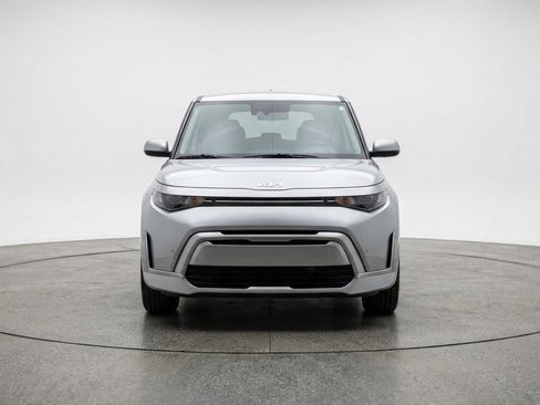 Used 2025 Kia Soul LX w/ LX Technology Package FWD image 2