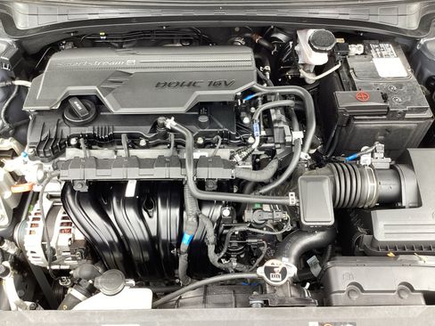 Used 2024 Hyundai Elantra SEL FWD image 33