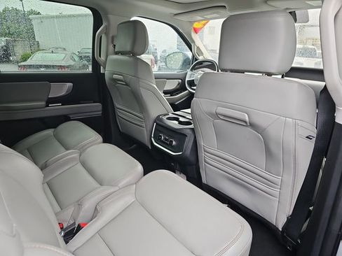 Used 2025 Ford Expedition Max Active RWD image 11