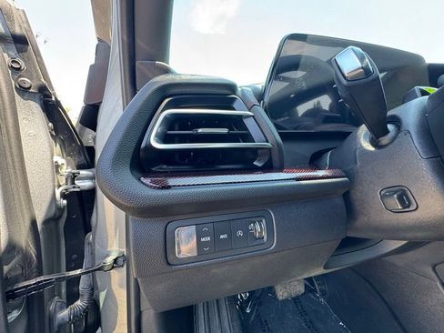 Used 2024 Chevrolet Traverse RS w/ LPO, Floor Liner Package AWD/4WD image 20