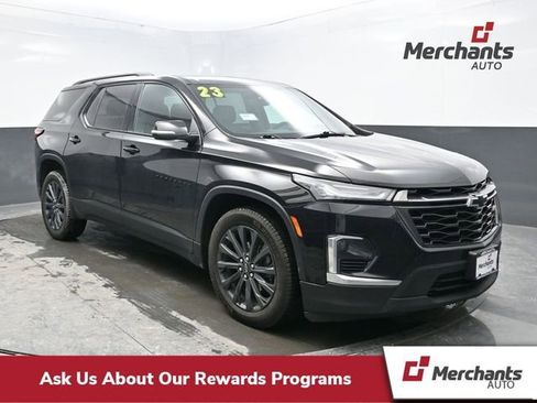 Used 2023 Chevrolet Traverse RS image 1