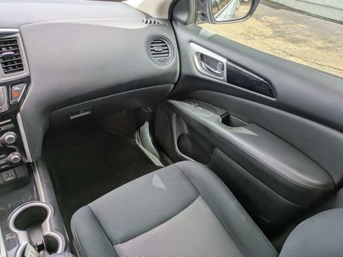 Used 2018 Nissan Pathfinder S FWD image 18
