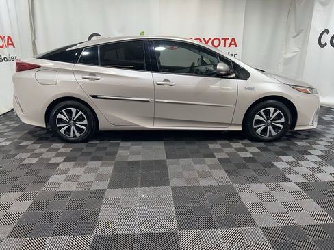 Used 2018 Toyota Prius Prime Premium image 8