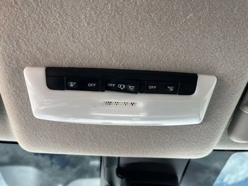 Used 2021 Nissan Versa SR w/ Trunk Package FWD image 24