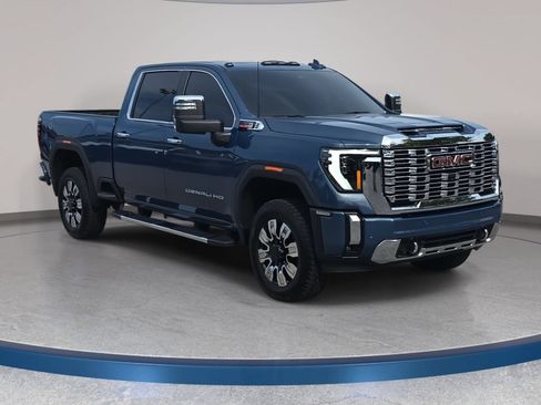 Used 2026 GMC Sierra 2500 Denali w/ Technology Package AWD/4WD image 3