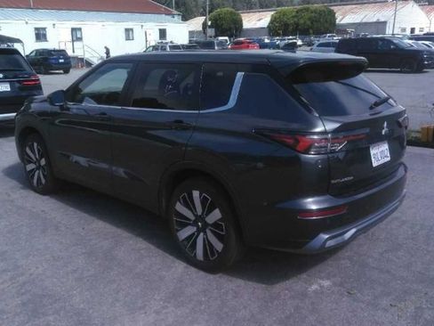Used 2025 Mitsubishi Outlander SE AWD/4WD image 2