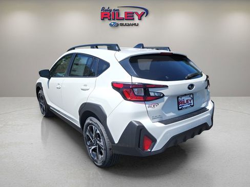Used 2025 Subaru Crosstrek 2.0i Premium image 3