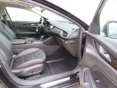 Used 2019 Buick Regal Essence w/ Driver Confidence Package I image 25