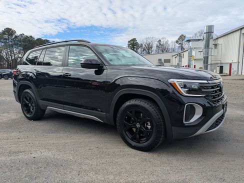 New 2026 Volkswagen Atlas Peak Edition image 2