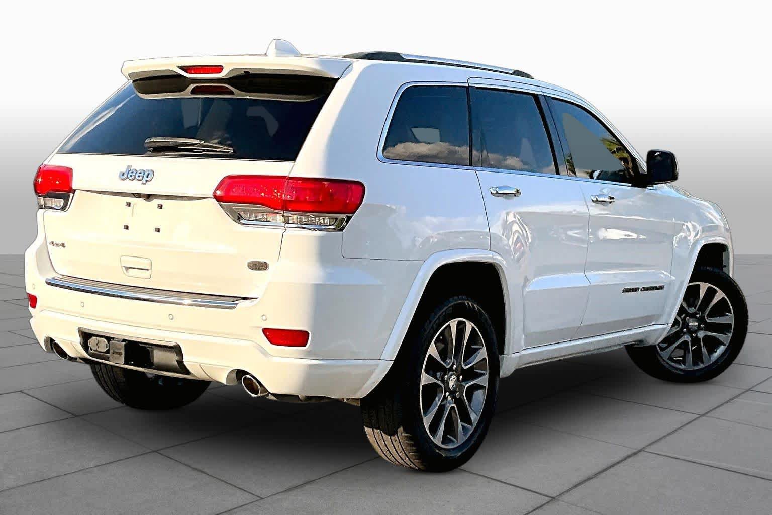 Used 2018 Jeep Grand Cherokee Overland AWD/4WD image 20