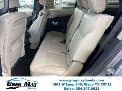 Used 2018 Land Rover Discovery SE image 19