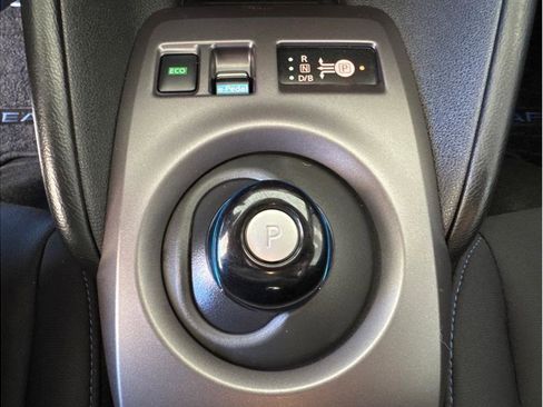 Used 2025 Nissan Leaf S image 21