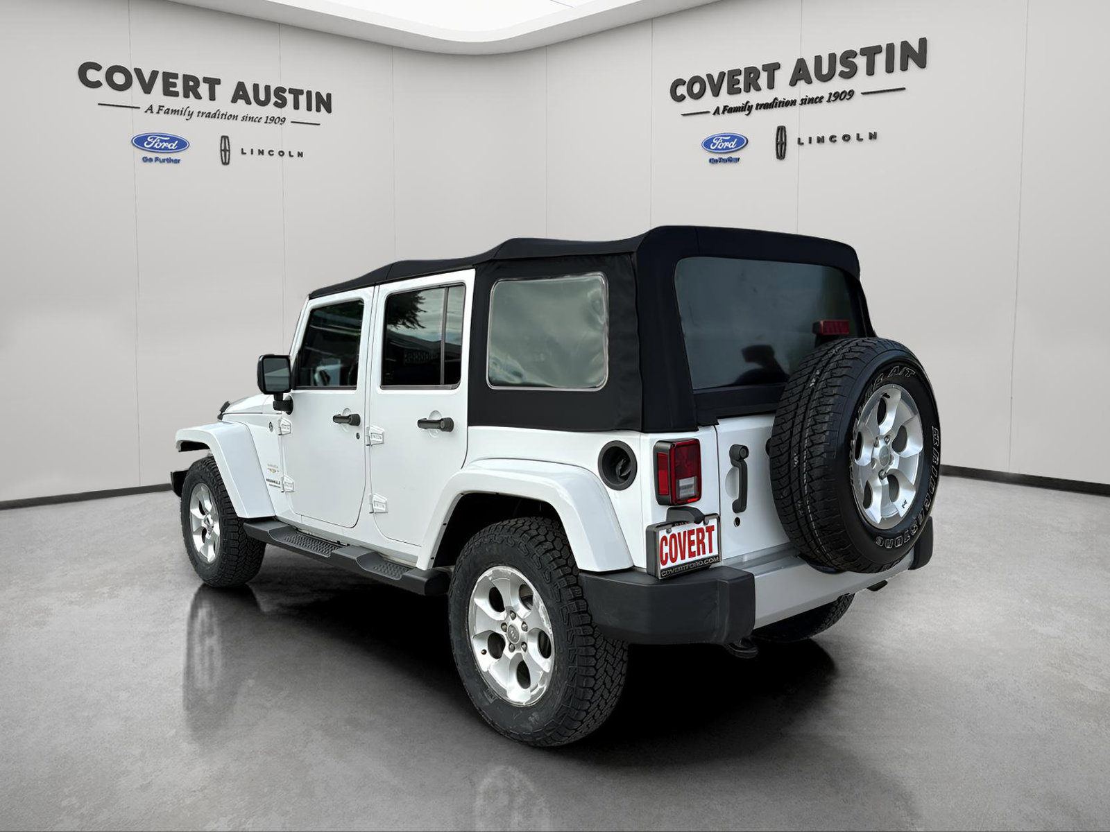 Used 2015 Jeep Wrangler Unlimited Sahara w/ Connectivity Group AWD/4WD image 4