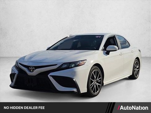 Used 2021 Toyota Camry SE FWD image 1