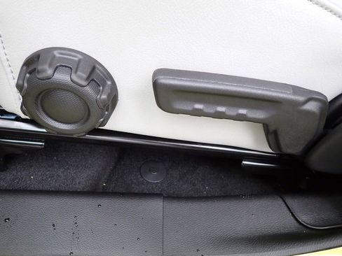 Used 2023 Jeep Gladiator Mojave w/ Cold Weather Group image 16