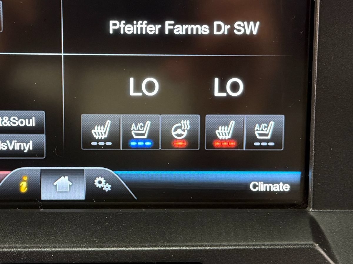 Used 2015 Ford F150 Lariat w/ Equipment Group 502A Luxury AWD/4WD image 23