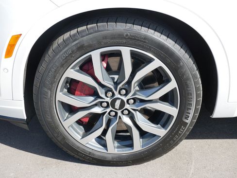 Certified 2023 Cadillac XT6 Sport w/ Technology Package AWD/4WD image 4