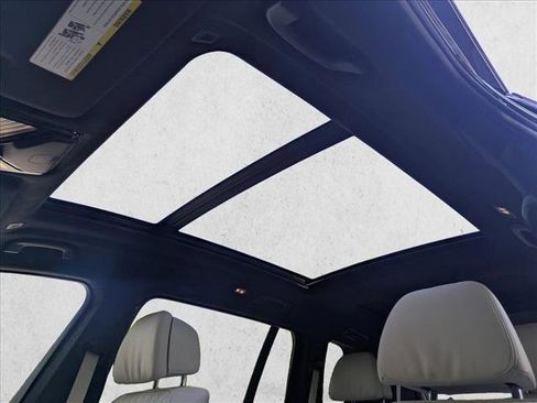 Used 2025 BMW X7 xDrive40i w/ M Sport Package image 15