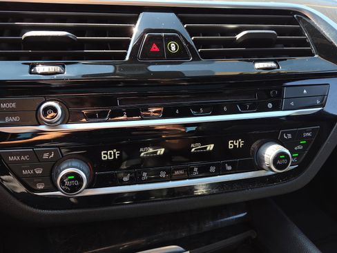 Used 2019 BMW 540i w/ Premium Package image 35