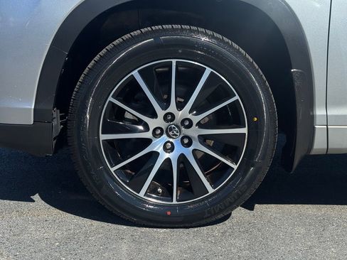 Used 2017 Toyota Highlander SE AWD/4WD image 10