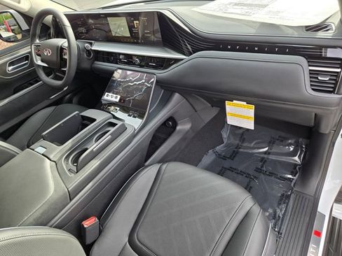 New 2026 INFINITI QX80 Luxe RWD image 22