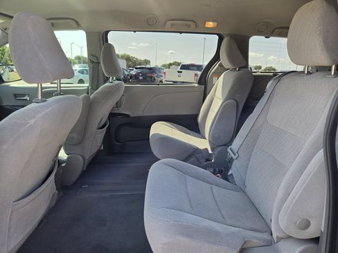 Used 2019 Toyota Sienna LE FWD image 27