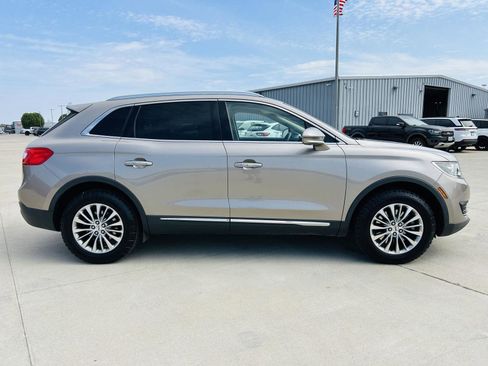 Used 2018 Lincoln MKX Select w/ Select Plus Package image 41