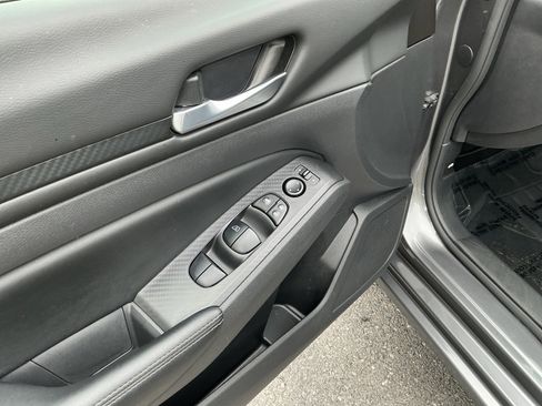 Used 2024 Nissan Altima 2.5 SV AWD/4WD image 19