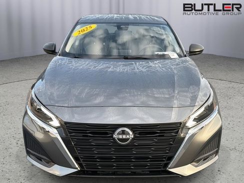 Used 2025 Nissan Altima 2.5 SV FWD image 9
