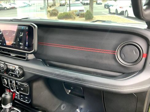 Used 2024 Jeep Wrangler Unlimited Rubicon w/ Technology Group image 16