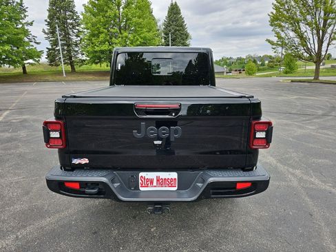 Used 2023 Jeep Gladiator Overland AWD/4WD image 5
