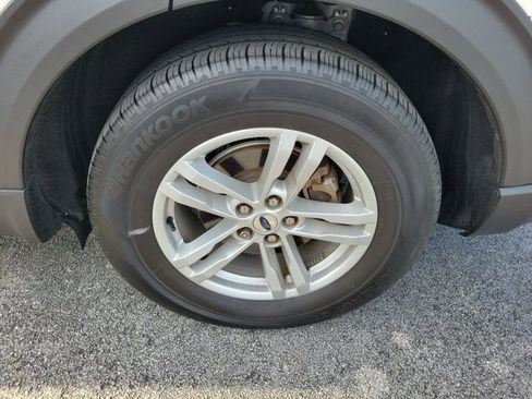 Used 2024 Ford Explorer XLT RWD image 8