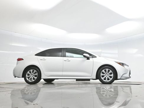 Used 2025 Toyota Corolla LE FWD image 65