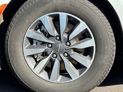 Used 2024 Chrysler Pacifica Select image 33