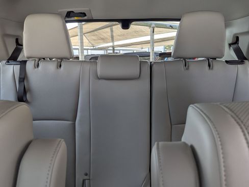 Used 2026 Toyota Grand Highlander Platinum image 17