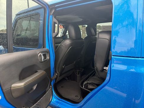 Used 2025 Jeep Gladiator Sport w/ Premium Package image 15