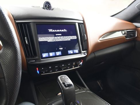 Used 2021 Maserati Levante S image 31