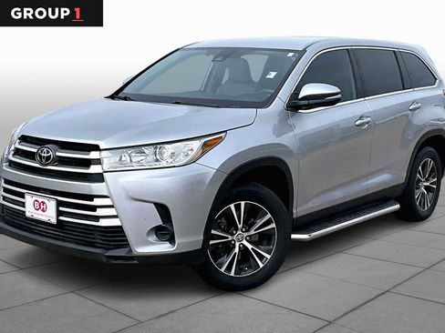 Used 2019 Toyota Highlander LE image 1