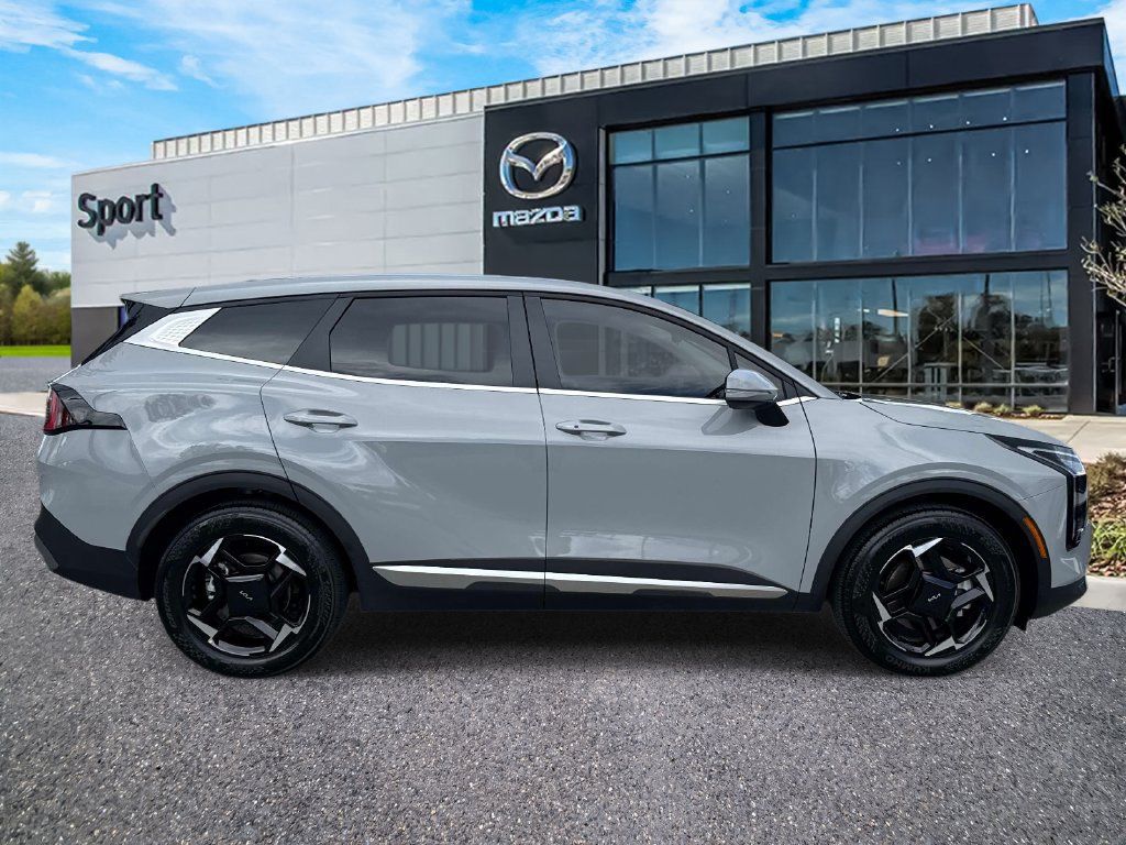 Used 2026 Kia Sportage EX FWD image 2