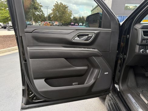Used 2021 GMC Yukon XL SLT w/ SLT Premium Package AWD/4WD image 17