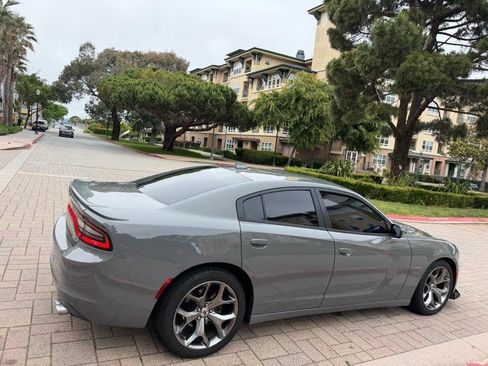 Used 2017 Dodge Charger R/T w/ Navigation & Travel Group RWD image 17