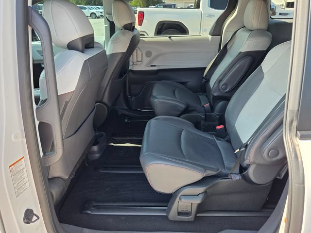 Used 2023 Toyota Sienna XSE w/ XSE Plus Package AWD/4WD image 10